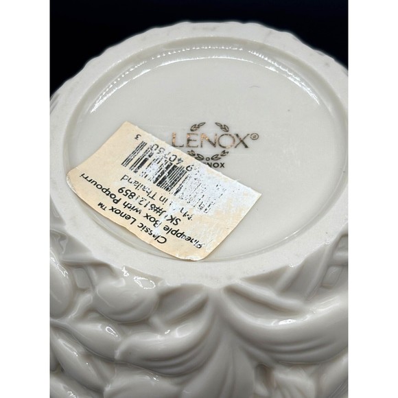 Classic Lenox Pineapple Box for Potpourri Porcelain with Sculptured Latticework - Picture 13 of 16